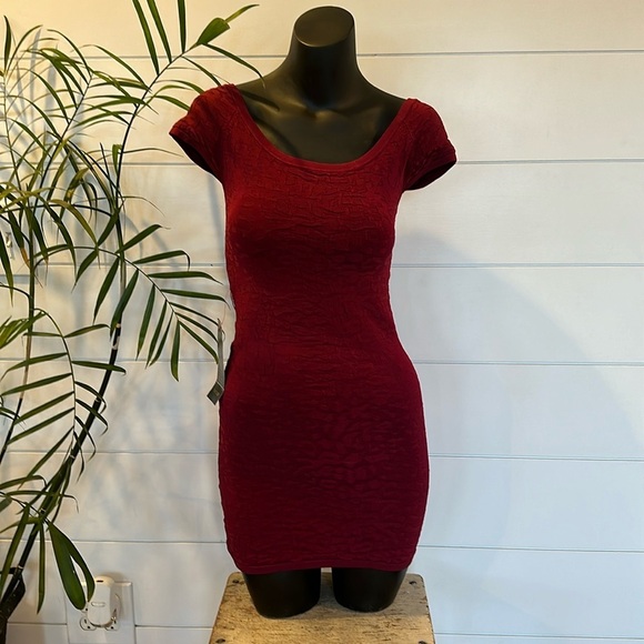 bebe Dresses & Skirts - NWT BEBE CAP SLEEVE ANIMAL STITCH MINI STRETCH DRESS SIZE S L9